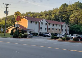 Raceway Inn hotel thumbnail 3