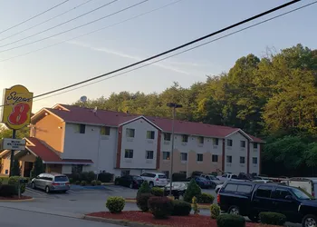 Raceway Inn hotel thumbnail 5