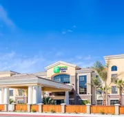 Holiday Inn Express & Suites Eureka by IHG hotel detail image 7
