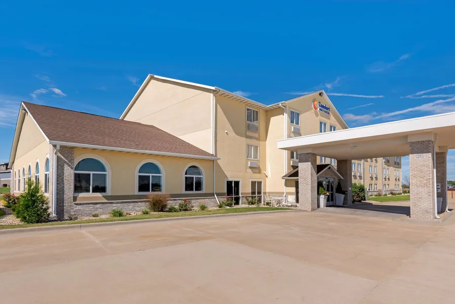 Comfort Inn & Suites near Route 66 hotel detail image 2