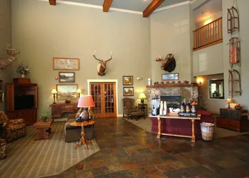 Super 8 by Wyndham Troy hotel thumbnail 2