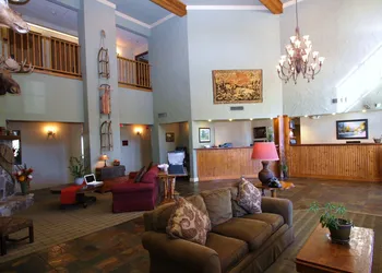 Super 8 by Wyndham Troy hotel thumbnail 3