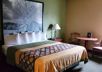 Super 8 by Wyndham Troy hotel thumbnail 4
