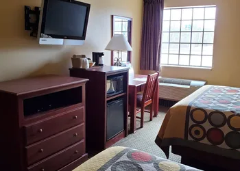 Super 8 by Wyndham Troy hotel thumbnail 7