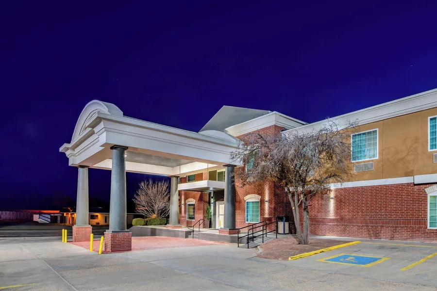 La Quinta Inn & Suites by Wyndham Dalhart hotel detail image 2