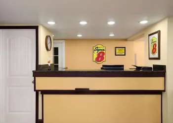 Super 8 by Wyndham Woodward hotel thumbnail 4