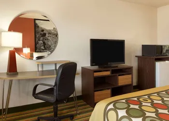 Super 8 by Wyndham Woodward hotel thumbnail 7