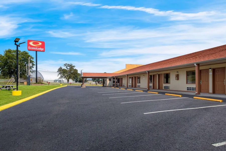 Econo Lodge Cornersville I-65 hotel detail image 2