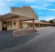 Econo Lodge Cornersville I-65 hotel detail image 4