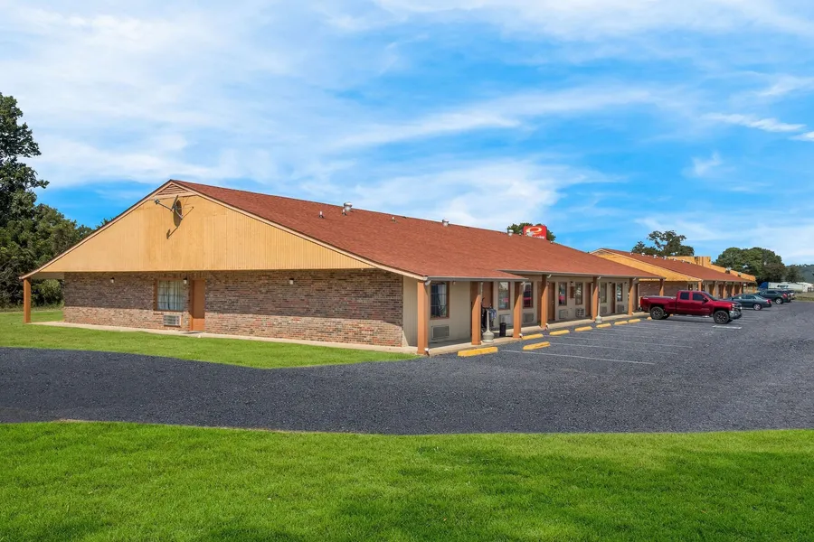 Econo Lodge Cornersville I-65 hotel detail image 6