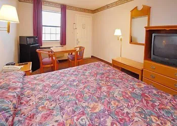 Quality Inn hotel thumbnail 2