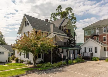 Homestead Inn hotel thumbnail 2