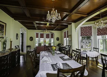 Homestead Inn hotel thumbnail 5