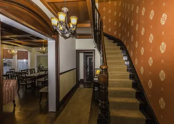 Homestead Inn hotel thumbnail 7