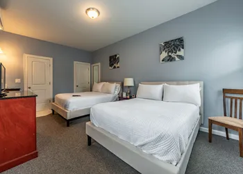 Homestead Inn hotel thumbnail 8
