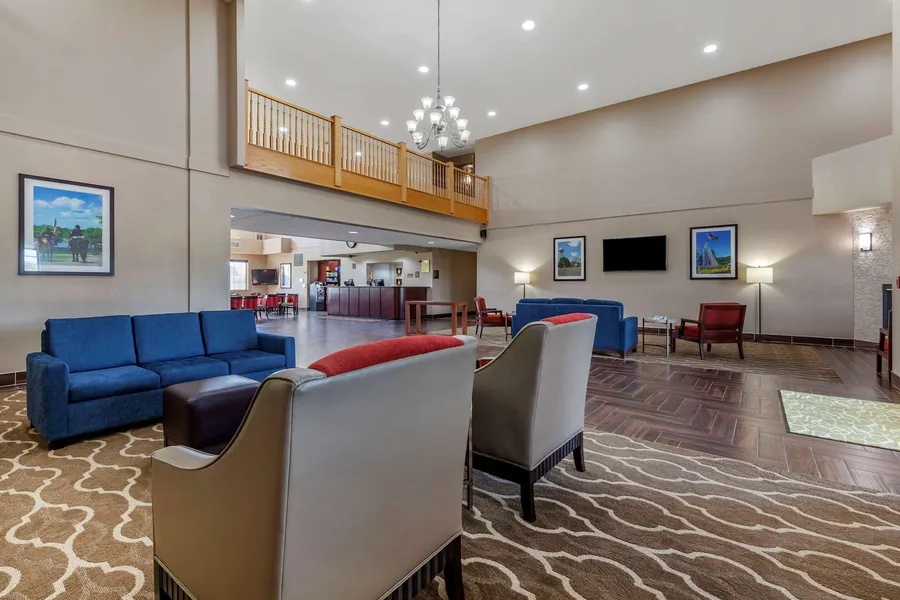 Comfort Suites Delavan - Lake Geneva Area hotel detail image 2