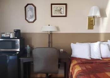 Rodeway Inn Buffalo hotel thumbnail 7