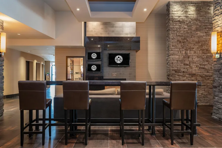 Sandman Signature Vancouver Airport Hotel & Resort hotel detail image 6