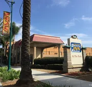 Anaheim Discovery Inn & Suites hotel detail image 4