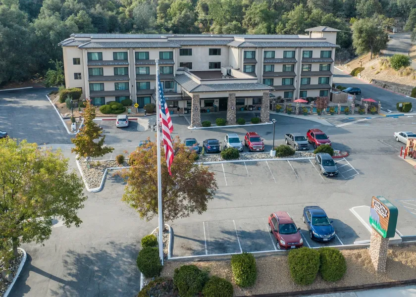 Yosemite Southgate Hotel & Suites hotel detail image 2
