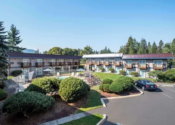 Rodeway Inn Enumclaw Mount Rainer-Crystal Mountain Area hotel thumbnail 3