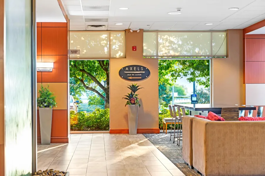 DoubleTree by Hilton Roseville Minneapolis hotel detail image 2