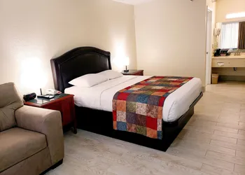 Simple Rewards Inn hotel thumbnail 2