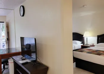 Simple Rewards Inn hotel thumbnail 3