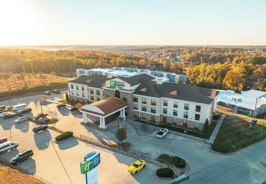 Holiday Inn Express Hotel & Suites St. Robert by IHG hotel detail image 2