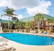 Super 8 by Wyndham North Palm Beach hotel detail image 3