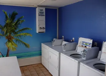 Island Inn Beach Resort hotel thumbnail 3