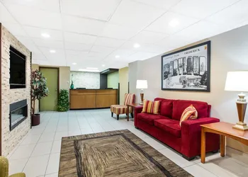 Super 8 by Wyndham Frederick hotel thumbnail 5