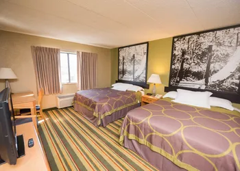 Super 8 by Wyndham Frederick hotel thumbnail 6