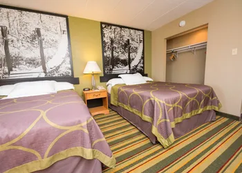 Super 8 by Wyndham Frederick hotel thumbnail 7