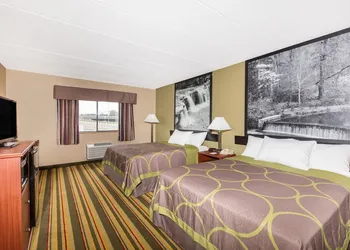 Super 8 by Wyndham Frederick hotel thumbnail 8