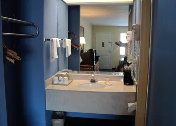 Knights Inn Cleveland GA hotel thumbnail 5