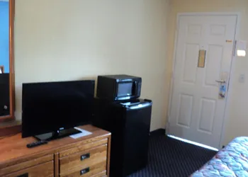 Knights Inn Cleveland GA hotel thumbnail 6