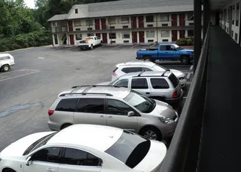 Knights Inn Cleveland GA hotel thumbnail 8
