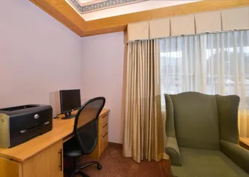 Days Inn by Wyndham West Jefferson hotel thumbnail 6