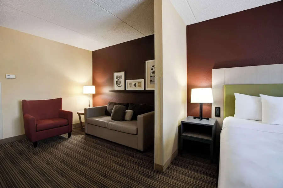 Comfort Inn & Suites St. Paul Northeast hotel detail image 6