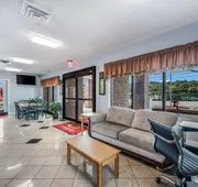 Econo Lodge Inn & Suites Huntsville University Area hotel detail image 4