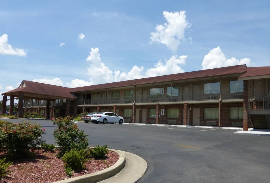 Red Roof Inn & Suites Cleveland, TN hotel detail image 2