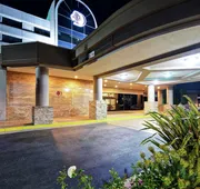 DoubleTree by Hilton Hotel Pleasanton at the Club hotel detail image 3