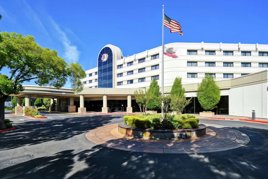 DoubleTree by Hilton Hotel Pleasanton at the Club hotel detail image 6