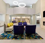 La Quinta Inn & Suites by Wyndham NE Long Beach/Cypress hotel detail image 4