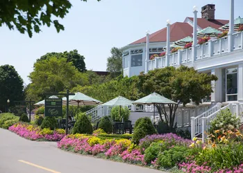 Mission Point Resort hotel thumbnail 2