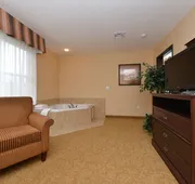 Comfort Inn & Suites McMinnville Wine Country hotel detail image 7