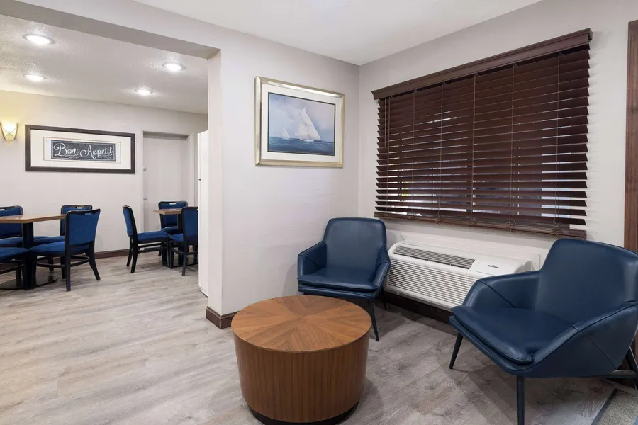 Days Inn & Suites by Wyndham Kokomo hotel detail image 2