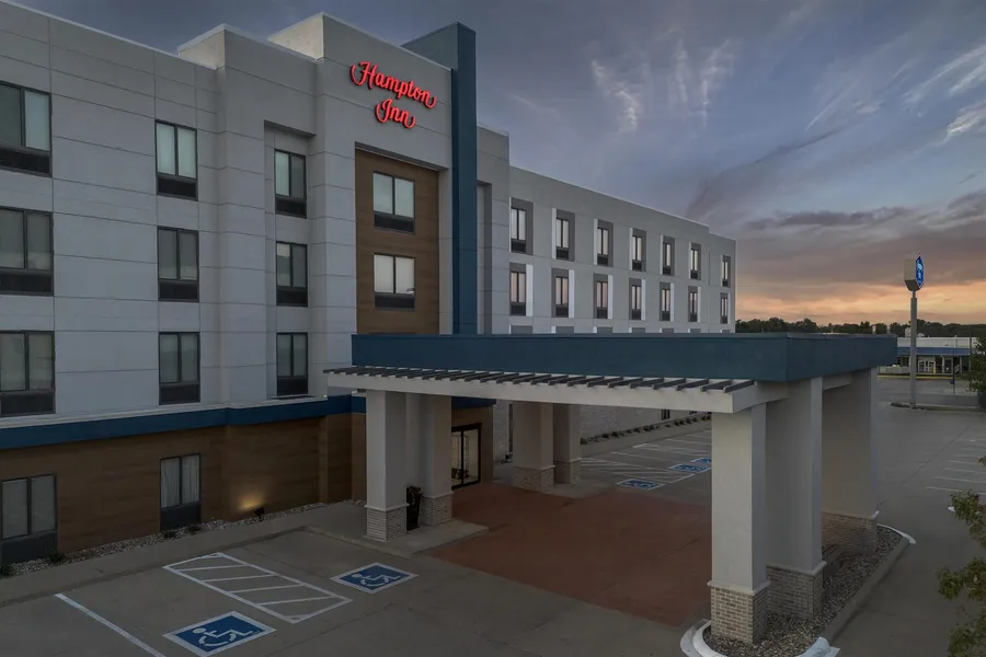Hampton Inn Waterloo Cedar Valley hotel detail image 2