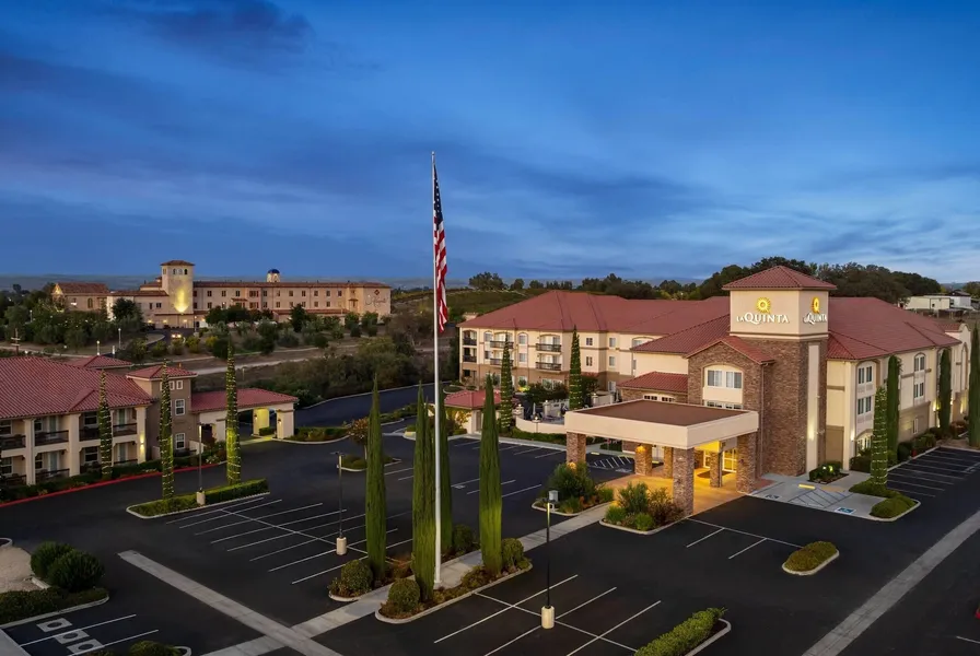 La Quinta Inn & Suites by Wyndham Paso Robles hotel detail image 2